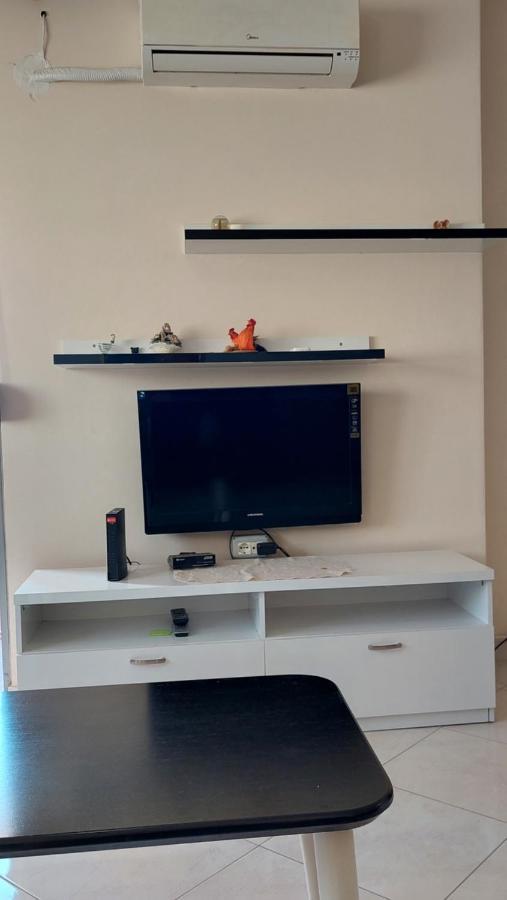 Sweetview 2-Bedroom Apartment With 3 Balcony Seaview Vlorë Buitenkant foto