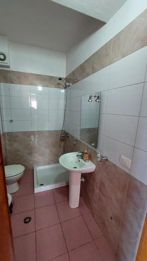 Sweetview 2-Bedroom Apartment With 3 Balcony Seaview Vlorë Buitenkant foto