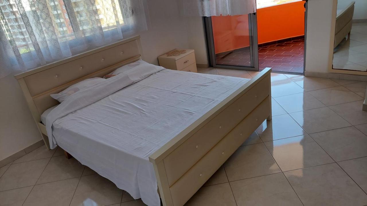 Sweetview 2-Bedroom Apartment With 3 Balcony Seaview Vlorë Buitenkant foto